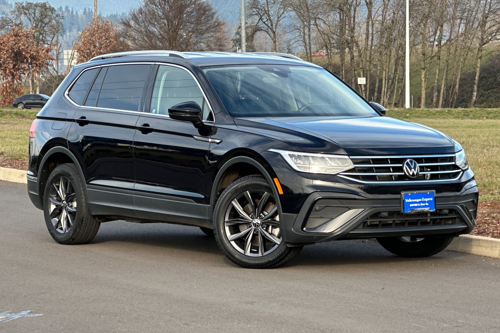 Used 2022 Volkswagen Tiguan SE image 1