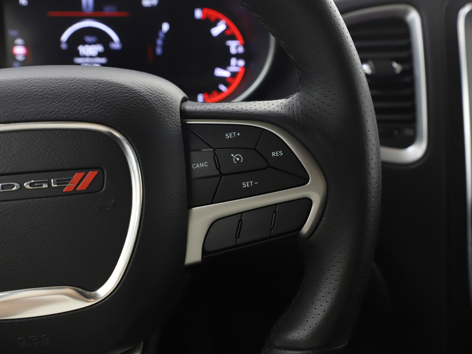 Used 2020 Dodge Durango SXT image 28