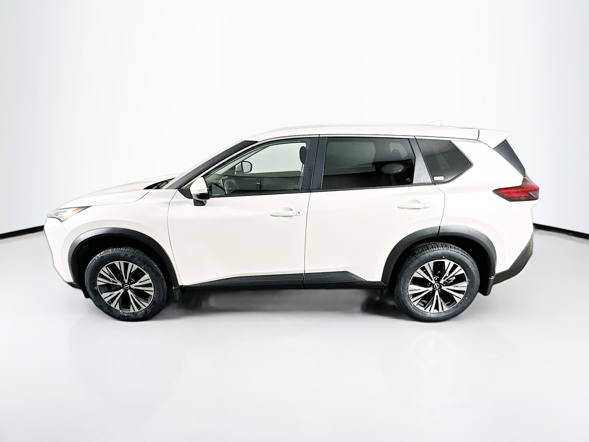 Used 2023 Nissan Rogue SV image 4