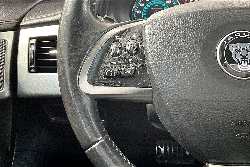 Used 2015 Jaguar XF Portfolio RWD image 17