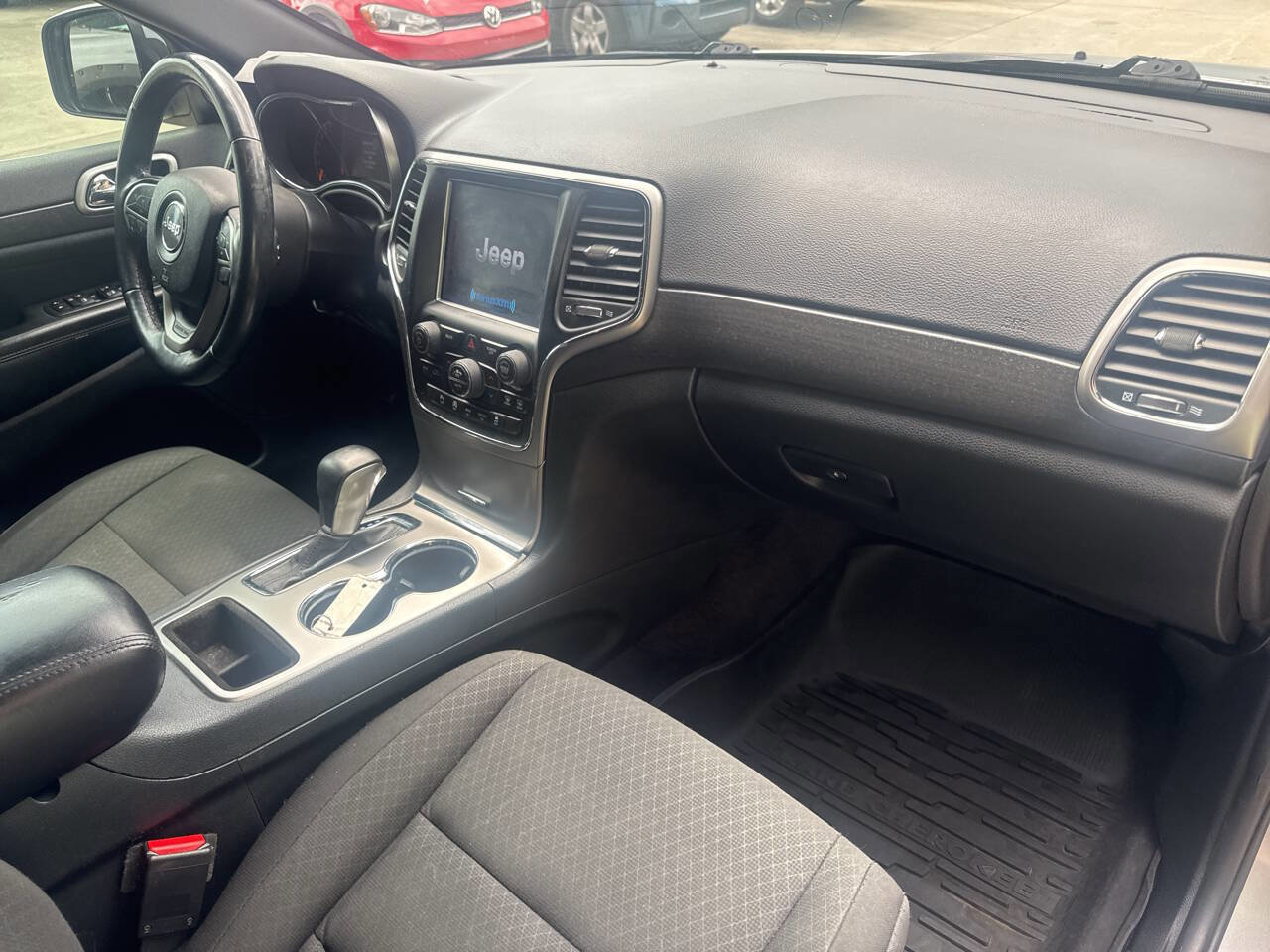Used 2018 Jeep Grand Cherokee Laredo RWD image 16