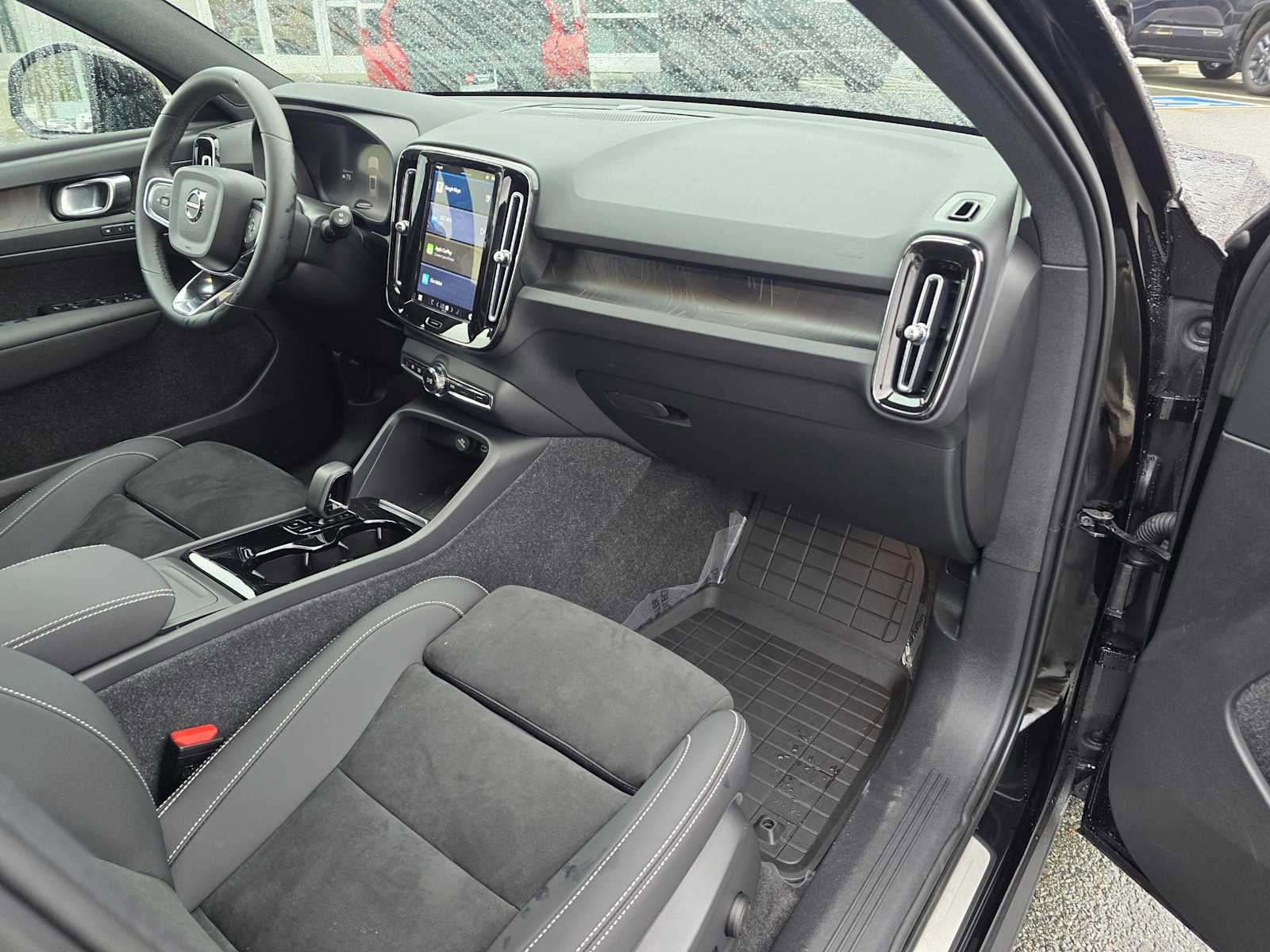 Used 2023 Volvo XC40 Recharge Ultimate w/ Protection Package Premier image 12