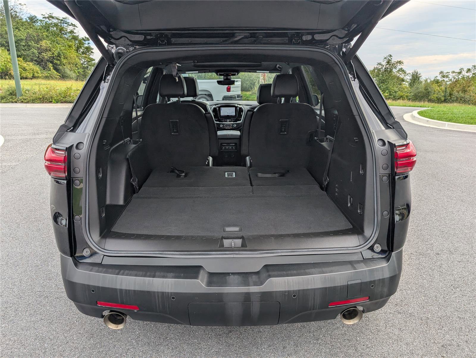 Used 2023 Chevrolet Traverse RS image 14