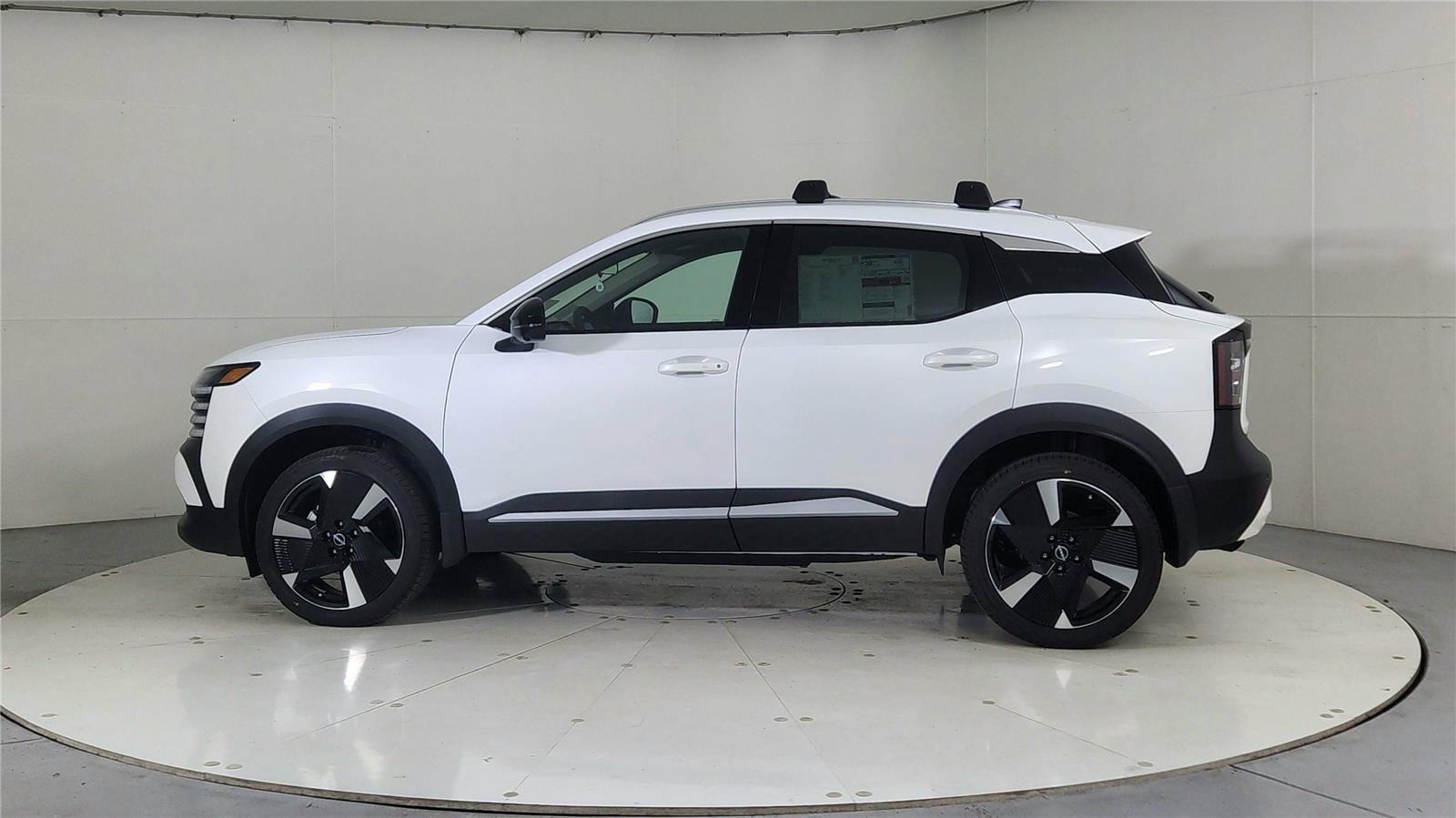 New 2026 Nissan Kicks SR w/ Cold Weather Package image 4