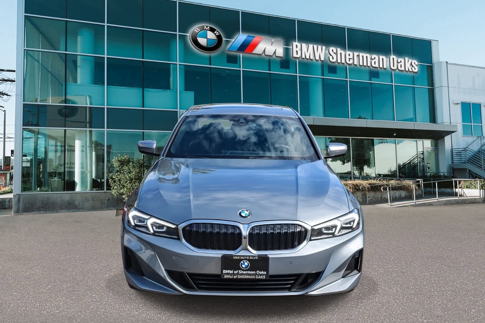 Used 2024 BMW 330i xDrive Sedan w/ Premium Package AWD/4WD image 2