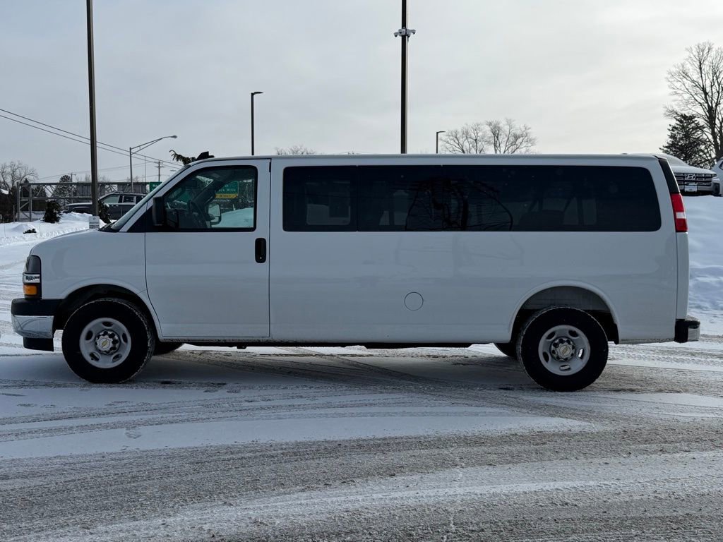 Used 2025 Chevrolet Express 3500 LT w/ LT Preferred Equipment Group image 4