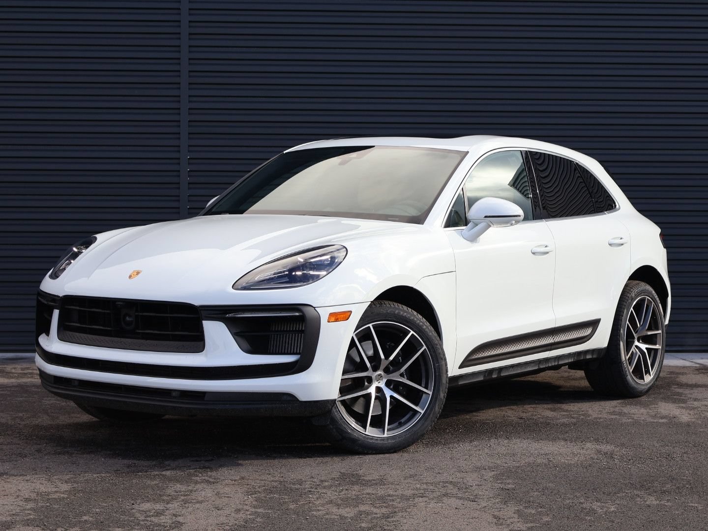 Certified 2023 Porsche Macan S AWD/4WD image 1