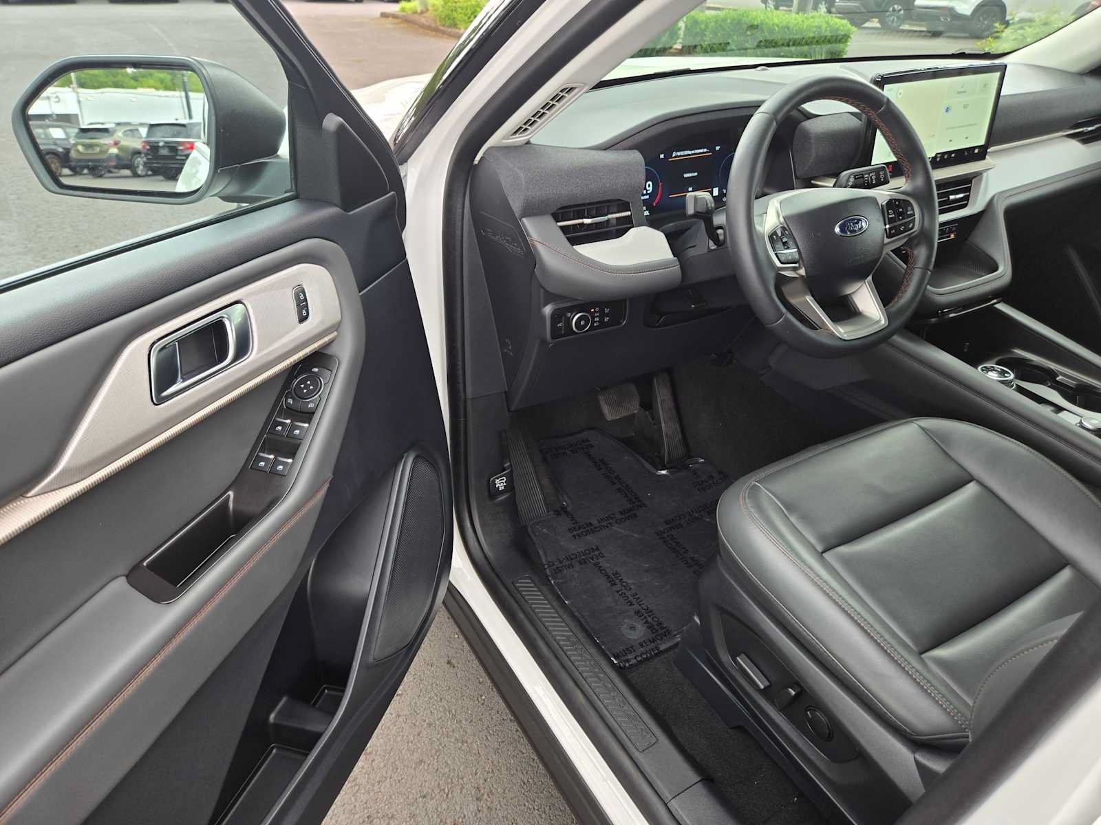 Used 2025 Ford Explorer Active w/ Active Comfort Package RWD image 21