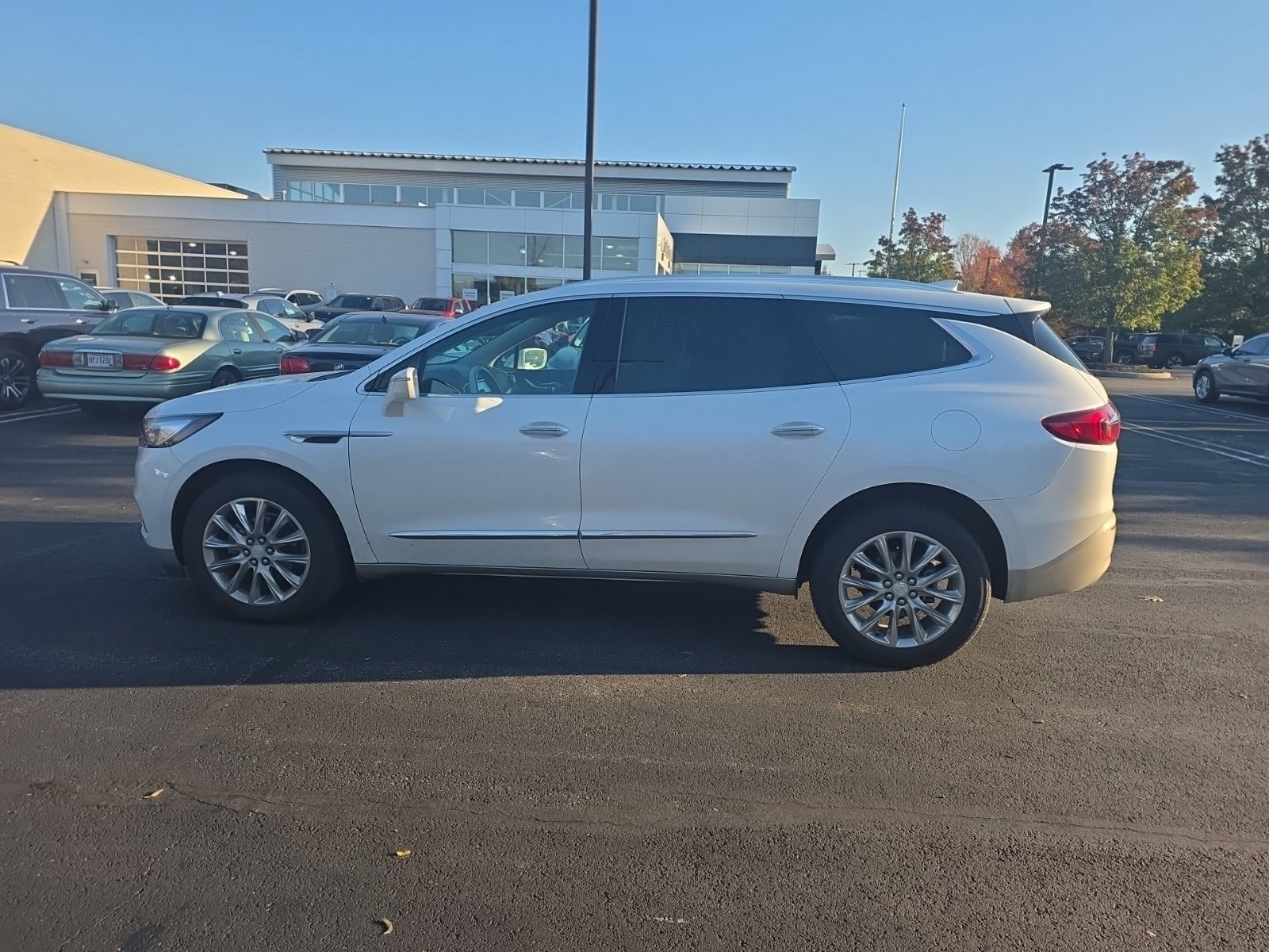 Used 2020 Buick Enclave Premium w/ Sun and Sites Package AWD/4WD image 6