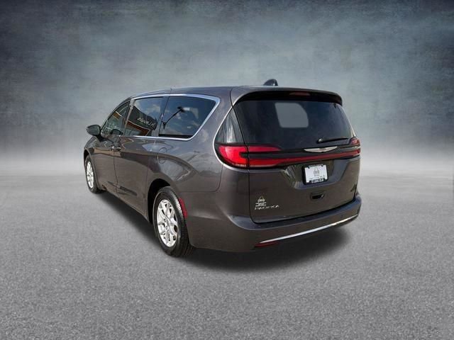 Used 2023 Chrysler Pacifica Touring-L FWD image 8