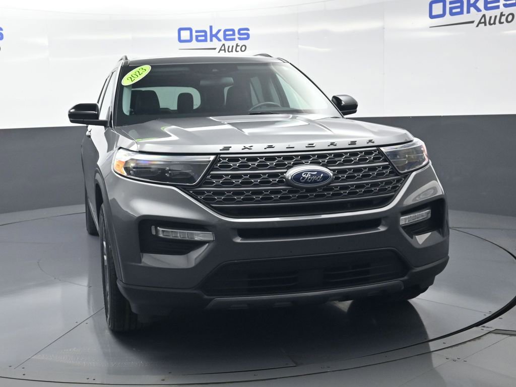 Used 2023 Ford Explorer XLT w/ Equipment Group 202A AWD/4WD image 3