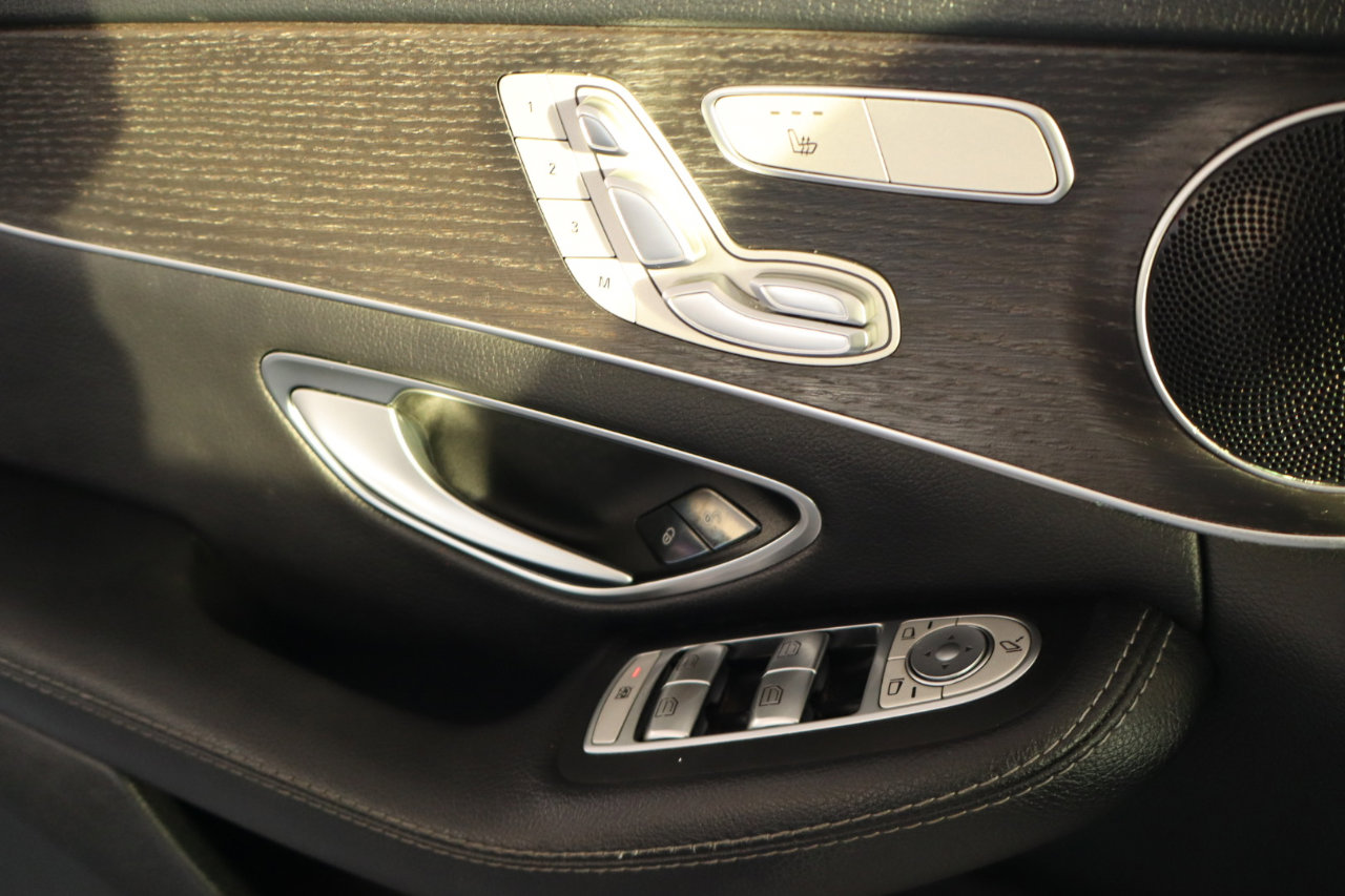 Used 2019 Mercedes-Benz C 300 4MATIC Sedan image 34