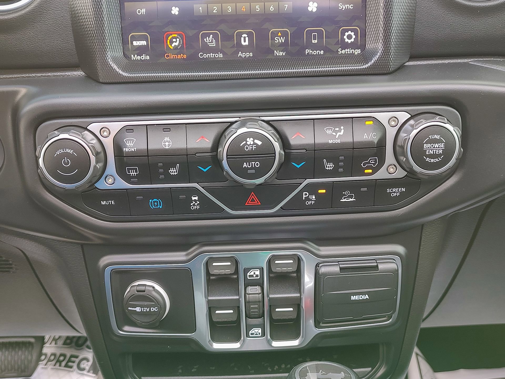 Used 2021 Jeep Wrangler Unlimited Sahara w/ Cold Weather Group image 8