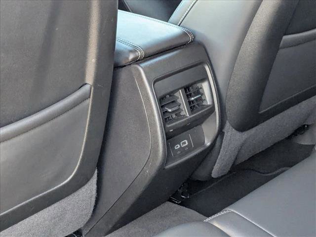 Used 2025 Cadillac XT4 Premium Luxury FWD image 19