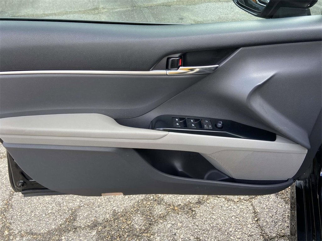 Used 2019 Toyota Camry LE image 11