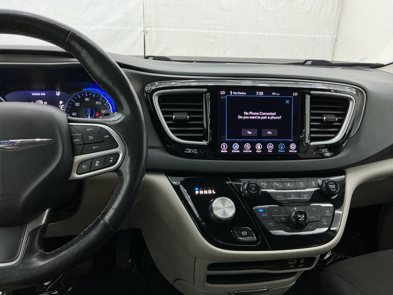 Used 2020 Chrysler Pacifica Touring w/ Advanced Safetytec Group FWD image 33
