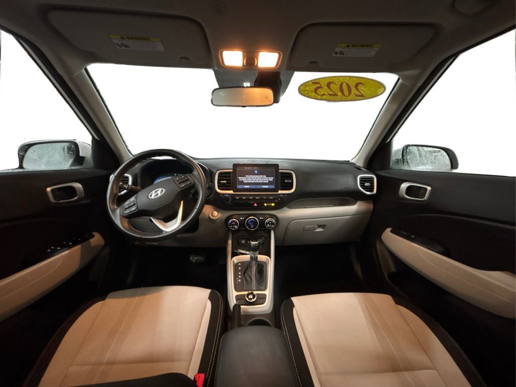 Certified 2025 Hyundai Venue SEL image 24