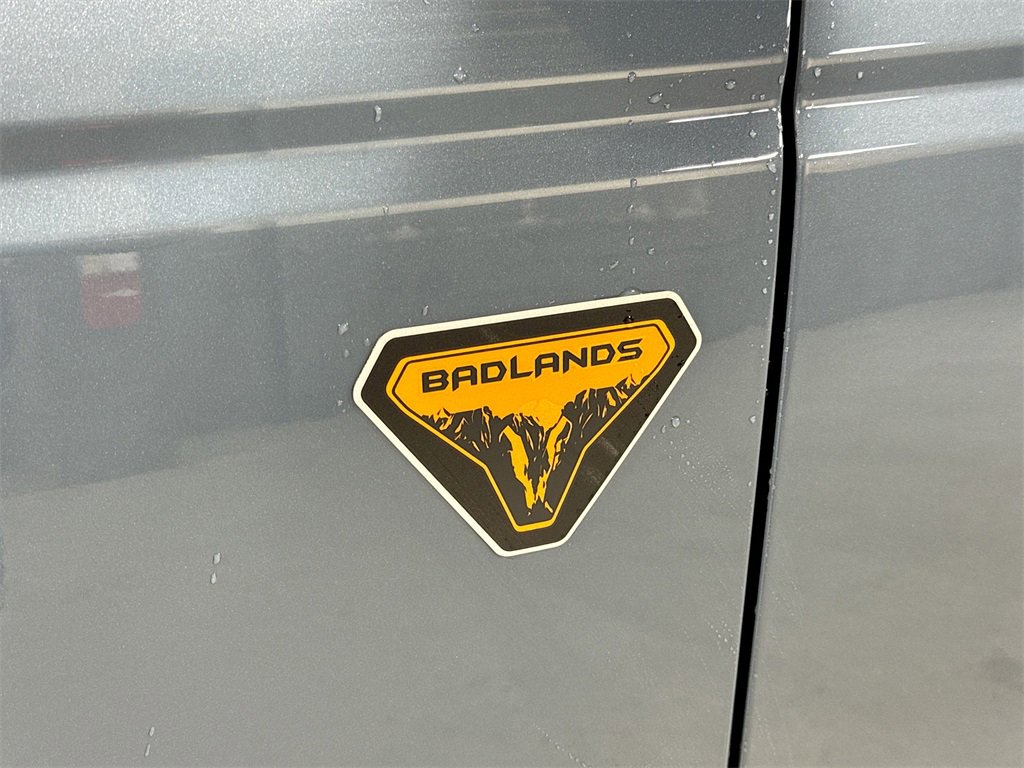 Used 2025 Ford Bronco Badlands image 11