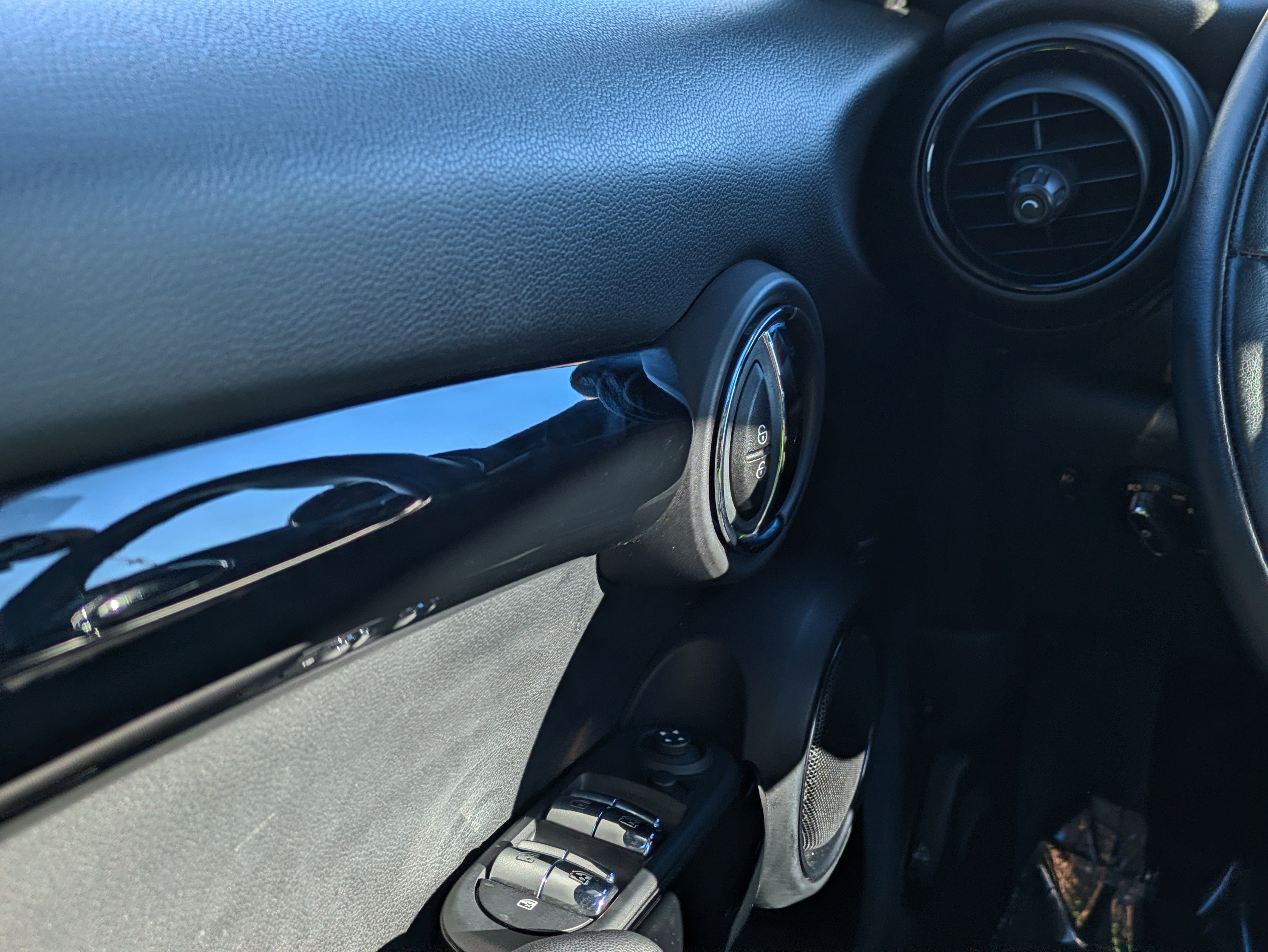 Used 2016 MINI Cooper S image 23