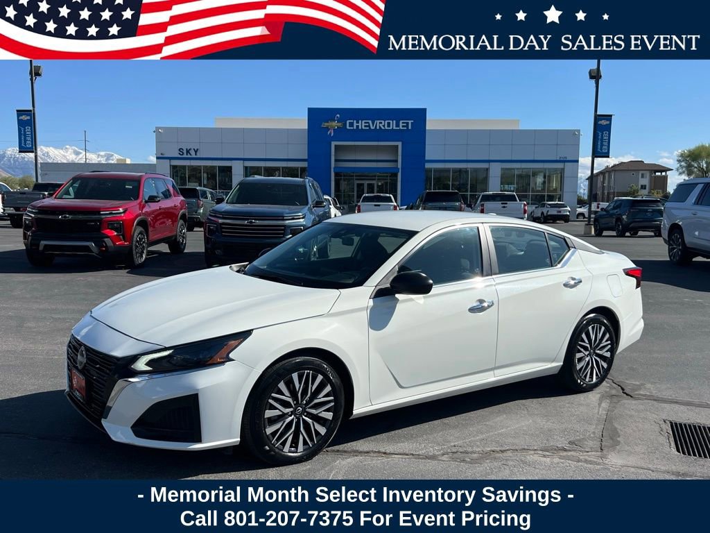 Used 2025 Nissan Altima 2.5 SV FWD image 1