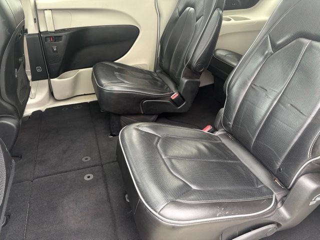 Used 2020 Chrysler Pacifica Limited FWD image 13
