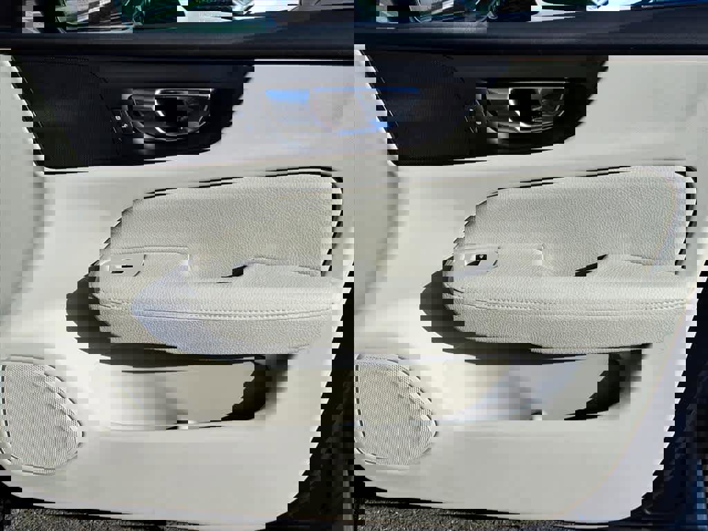 Used 2020 Volvo S60 T6 Momentum image 8