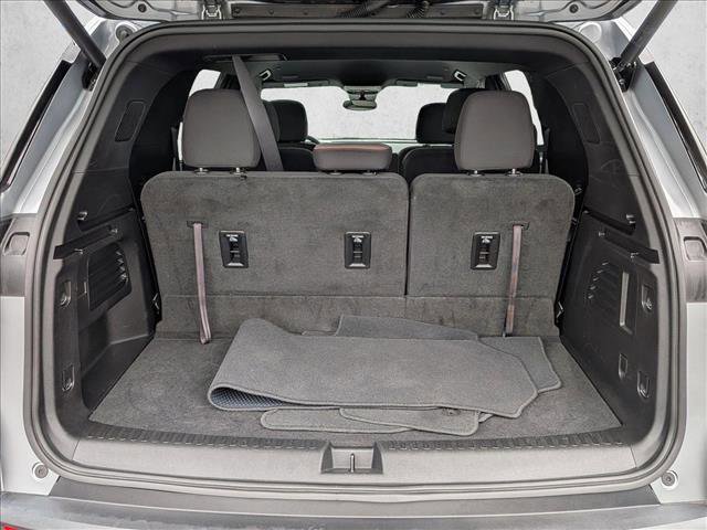 Used 2025 Chevrolet Traverse LT image 6