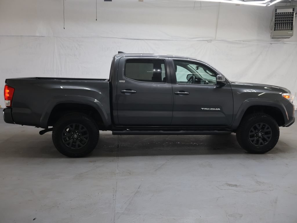 Used 2020 Toyota Tacoma SR5 AWD/4WD image 8
