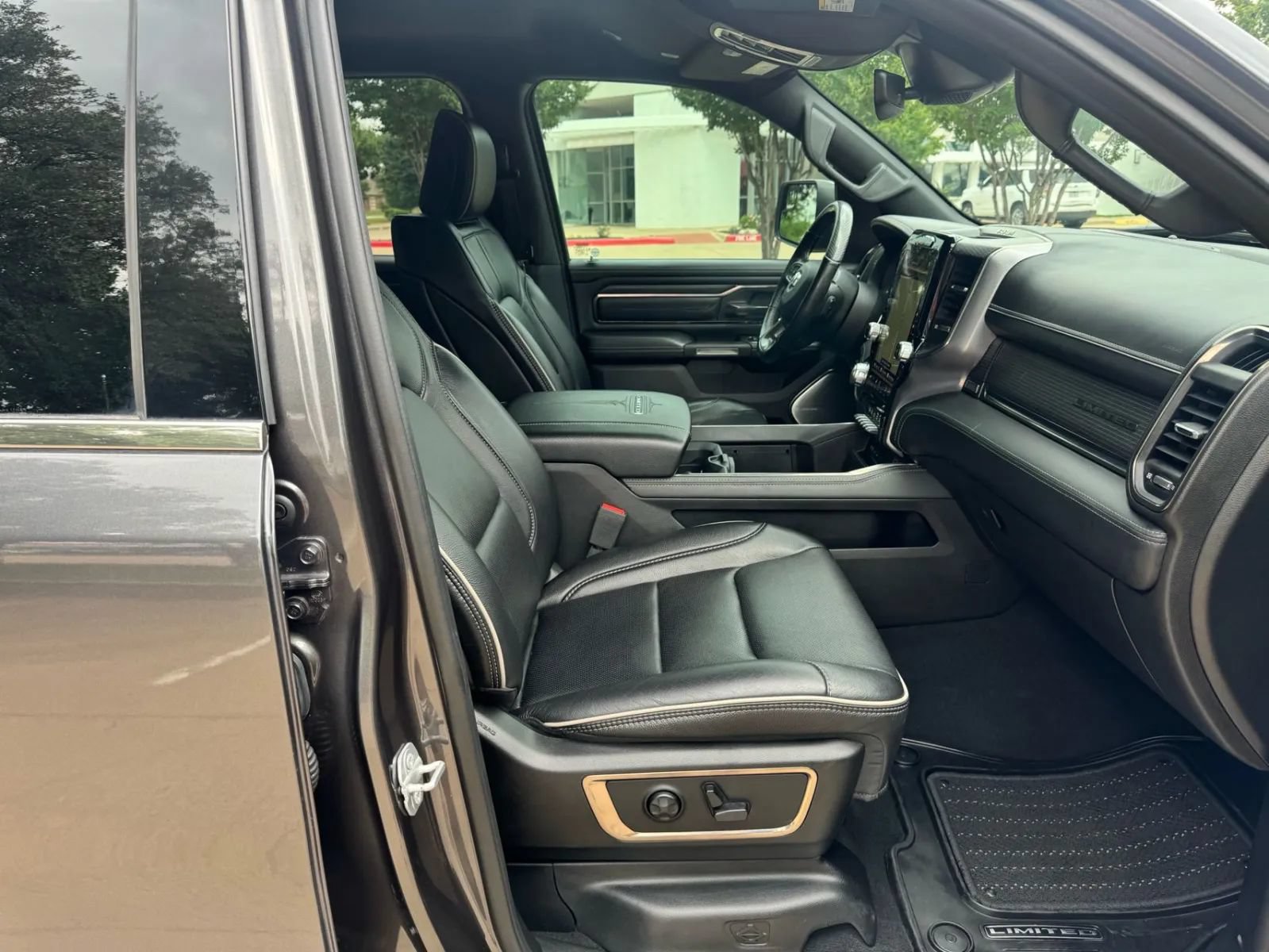 Used 2019 RAM 1500 Limited AWD/4WD image 18