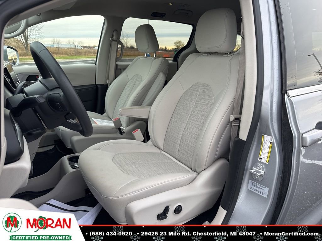 Used 2017 Chrysler Pacifica Touring Plus image 14