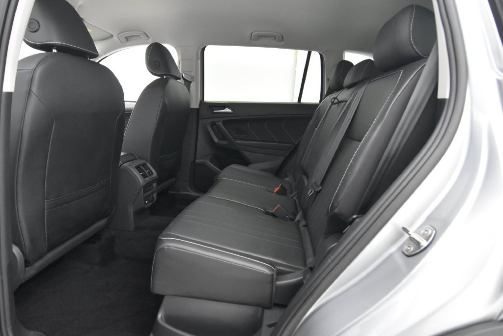 Used 2022 Volkswagen Tiguan SE AWD/4WD image 26