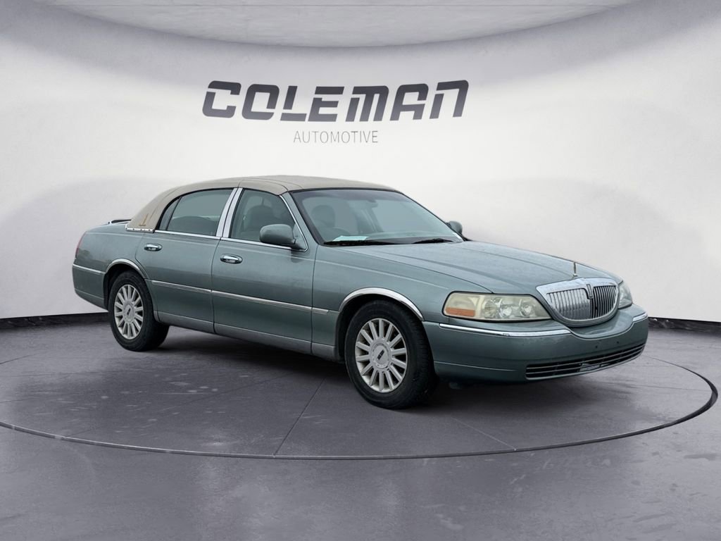 Used 2005 Lincoln Town Car Signature image 6