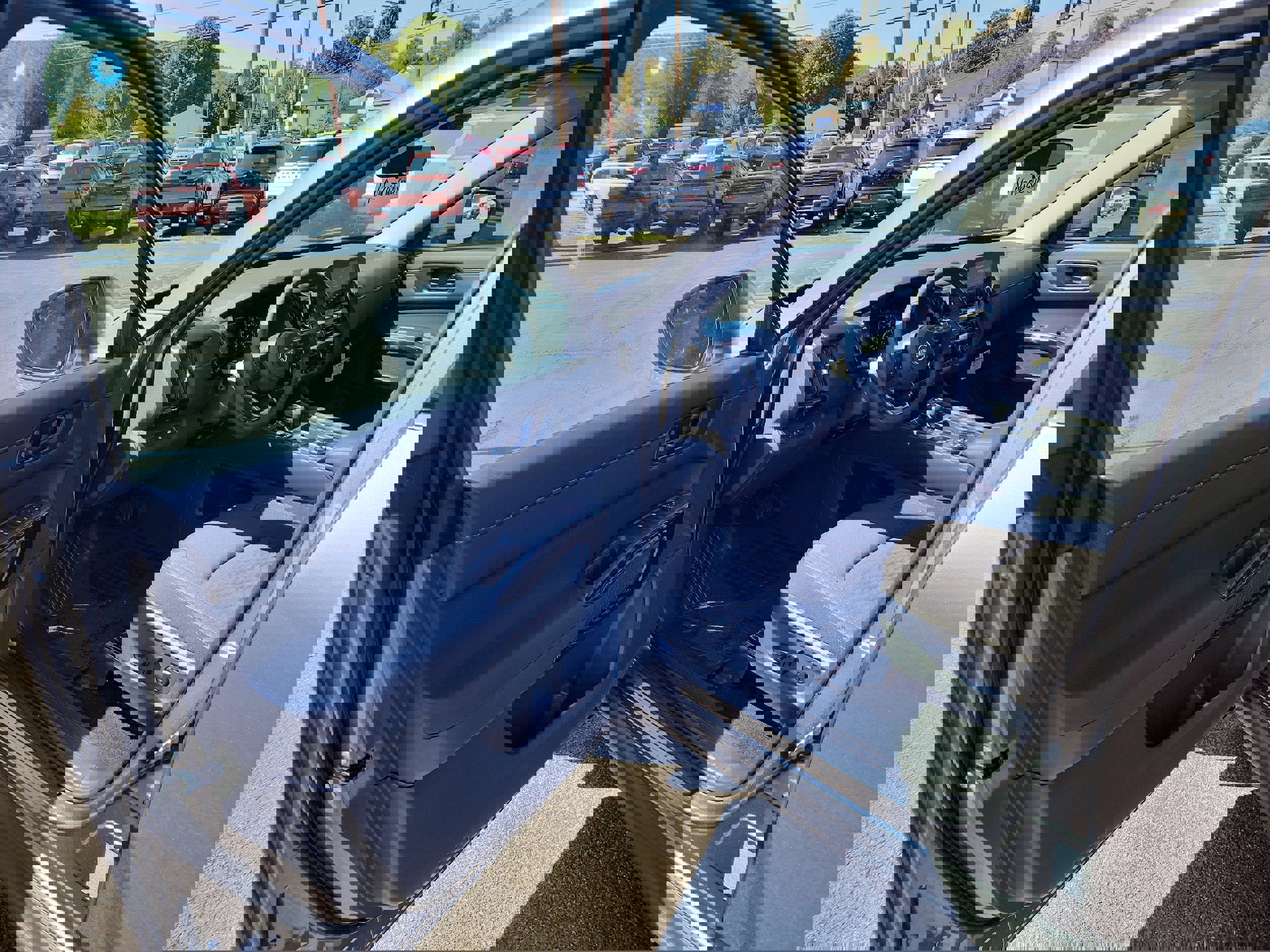 New 2025 Nissan Pathfinder SV w/ Black Appearance Package image 10