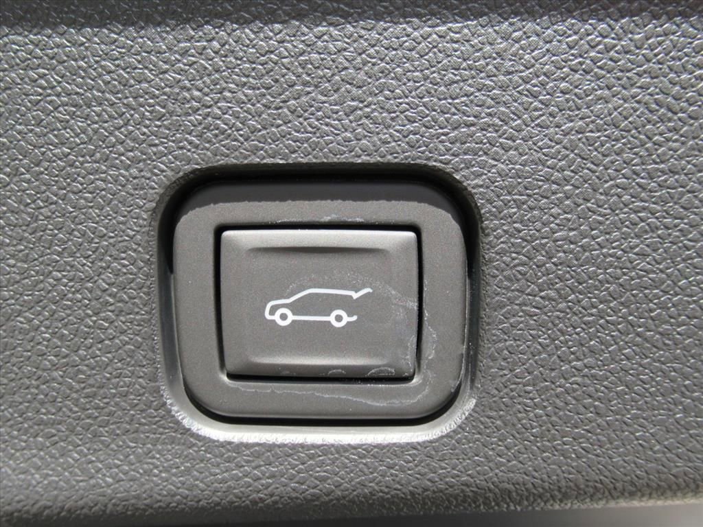 Used 2024 Chevrolet Traverse RS w/ LPO, Floor Liner Package image 31