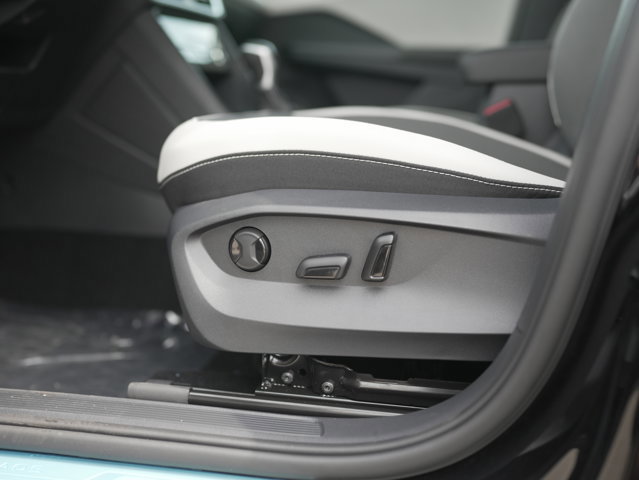 New 2025 Volkswagen Taos SE AWD/4WD image 26