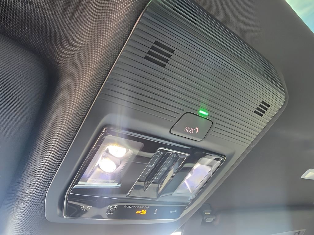 Used 2025 Volkswagen Atlas Cross Sport SEL Premium R-Line image 23