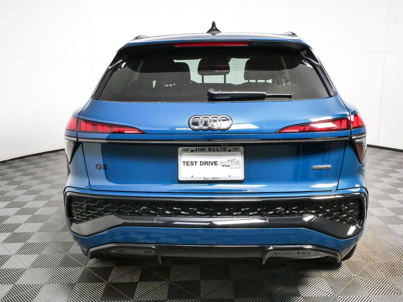 New 2026 Audi Q3 quattro 2.0T AWD/4WD image 9