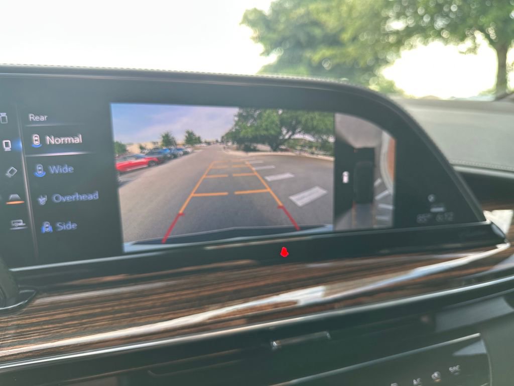 Used 2021 Cadillac Escalade Premium Luxury RWD image 25