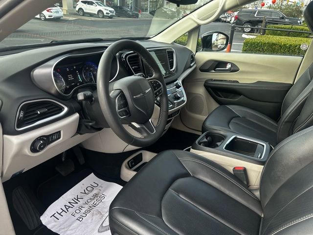 Used 2024 Chrysler Pacifica Touring-L image 11