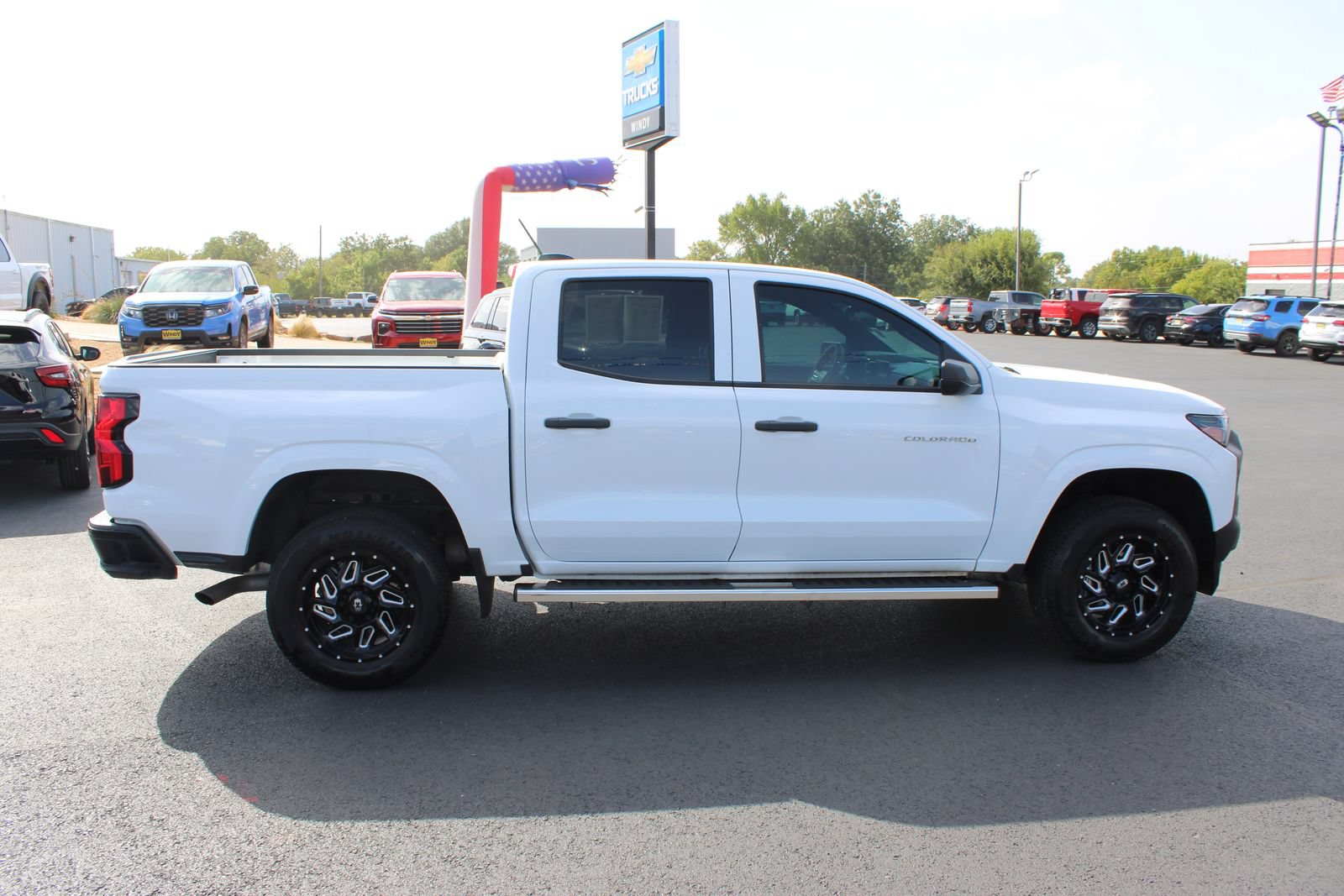 Used 2024 Chevrolet Colorado W/T RWD image 9