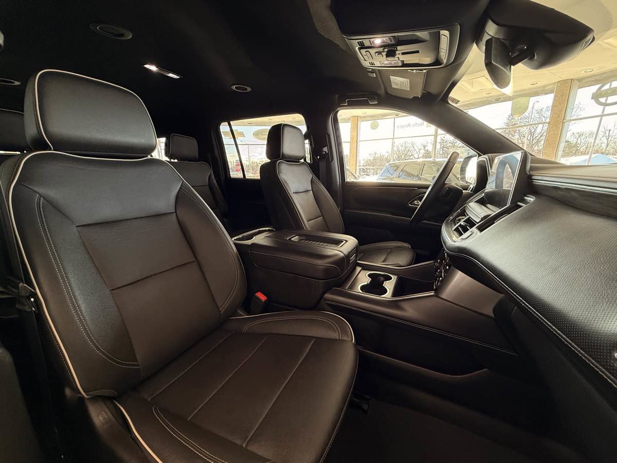 Used 2023 Chevrolet Suburban Premier image 37