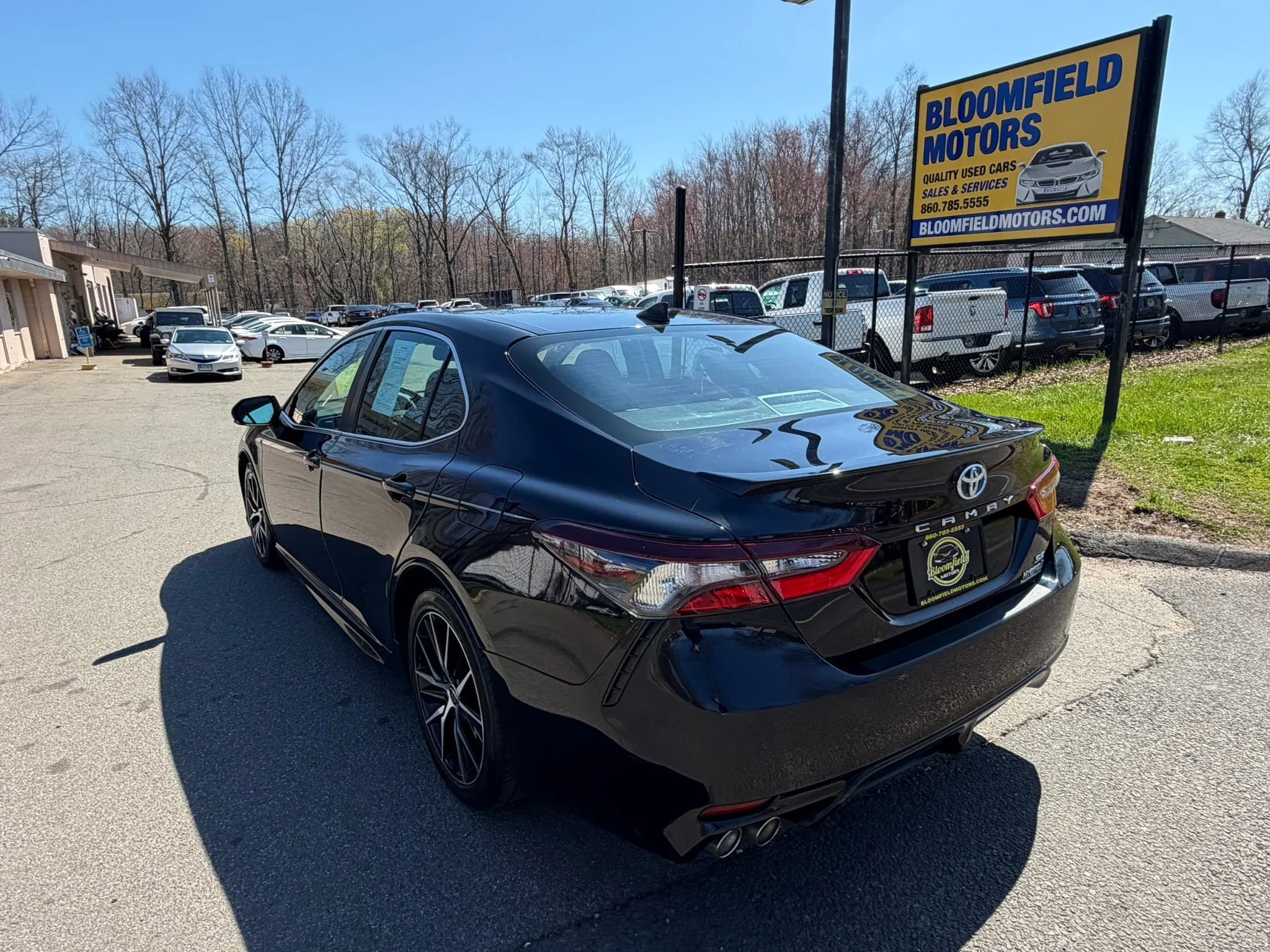 Used 2021 Toyota Camry SE w/ Audio Upgrade Package FWD image 7
