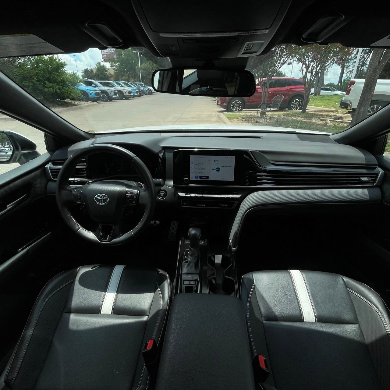 Used 2025 Toyota Camry SE FWD image 11