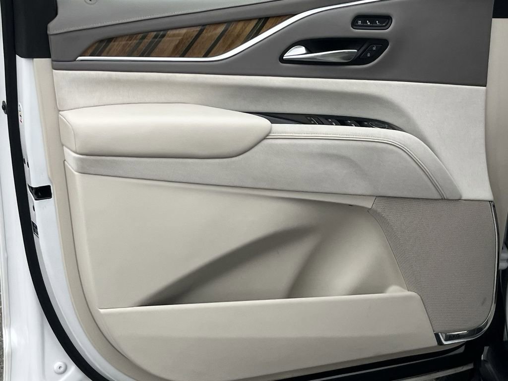 Used 2022 Cadillac Escalade ESV Premium Luxury Platinum w/ Heavy-Duty Trailer Package image 15