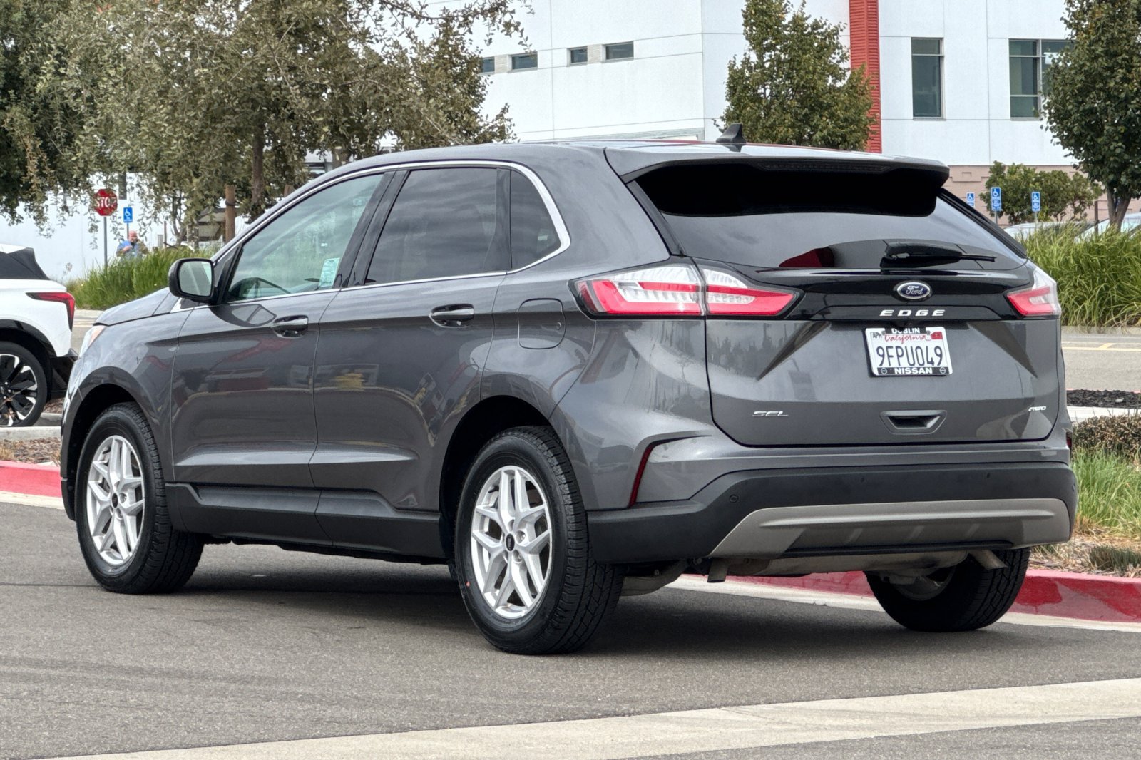 Used 2023 Ford Edge SEL w/ Convenience Package AWD/4WD image 6