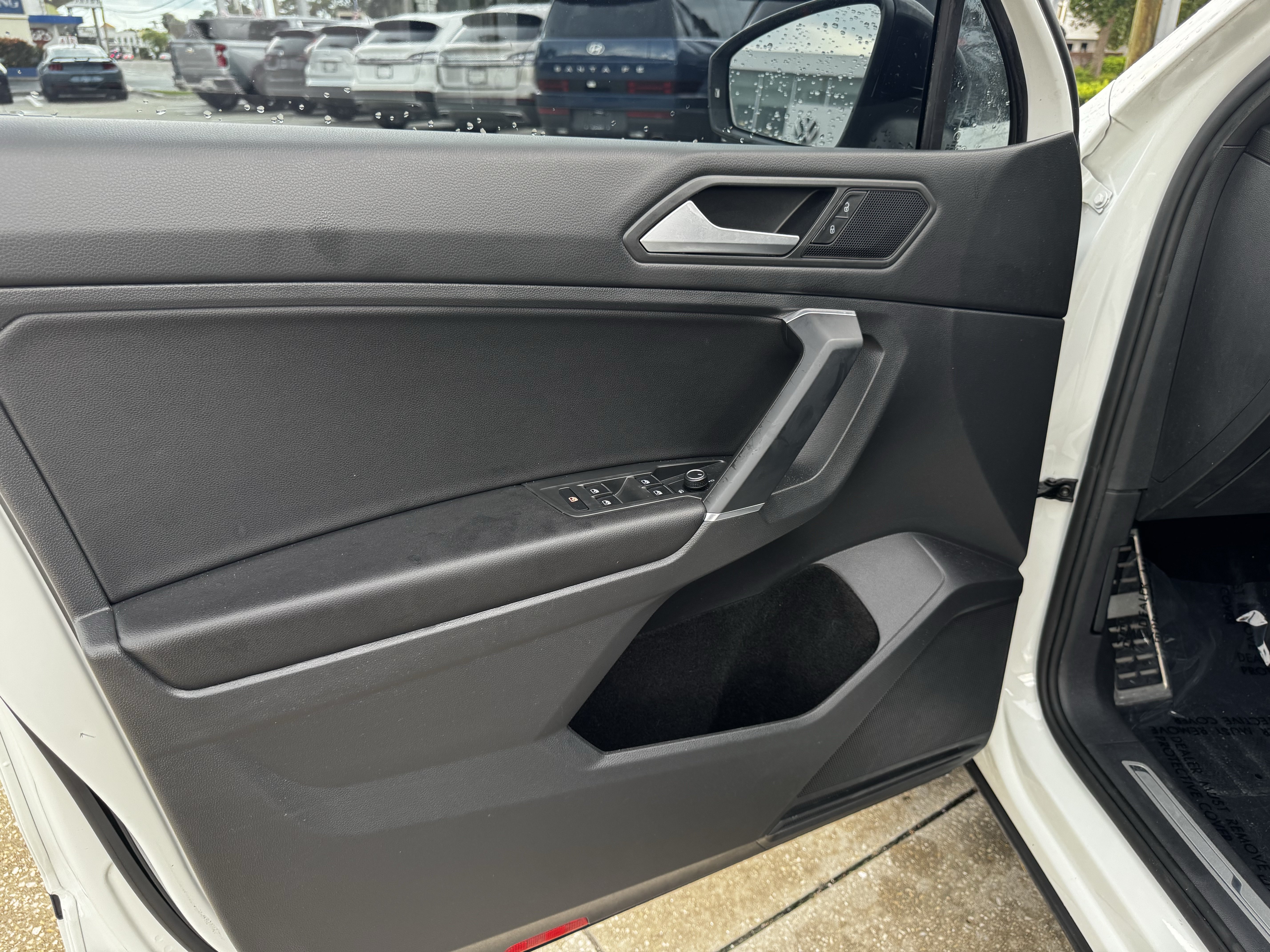 Used 2020 Volkswagen Tiguan SE R-Line FWD image 23