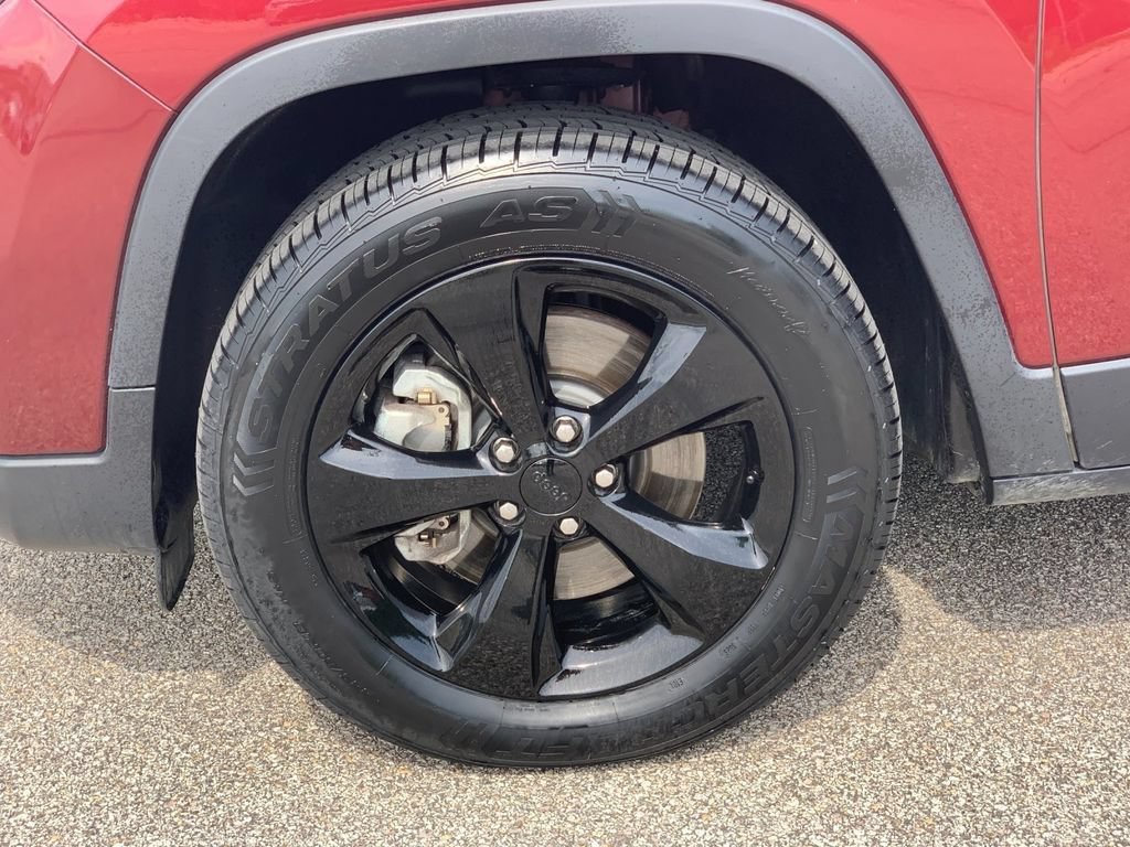 Used 2019 Jeep Cherokee Latitude Plus AWD/4WD image 31