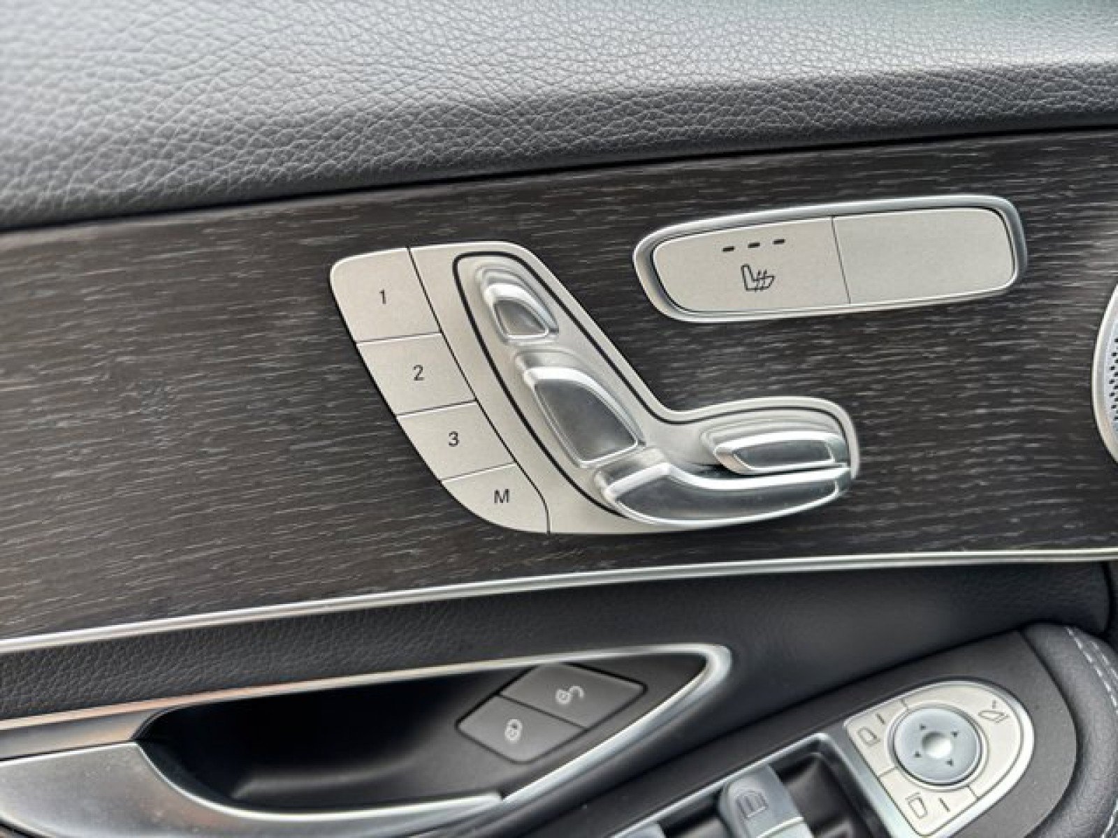 Used 2020 Mercedes-Benz C 300 4MATIC Sedan image 11