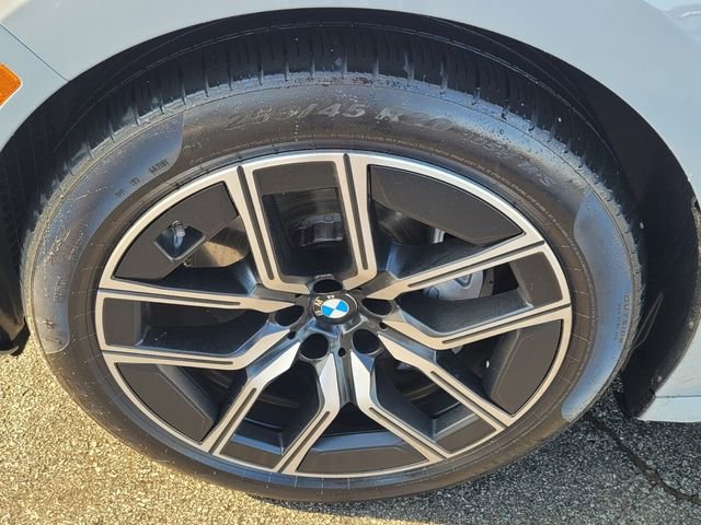Used 2025 BMW 740i xDrive image 16