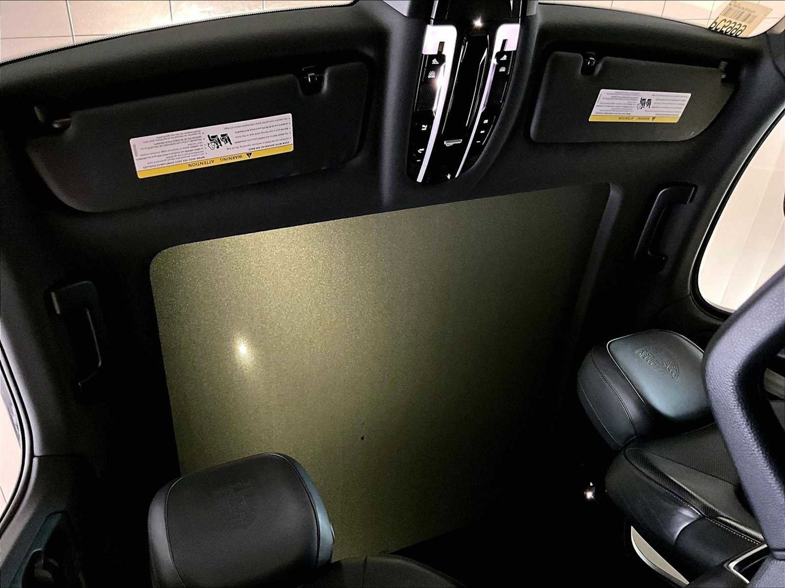 Used 2023 Porsche Cayenne Platinum Edition image 25